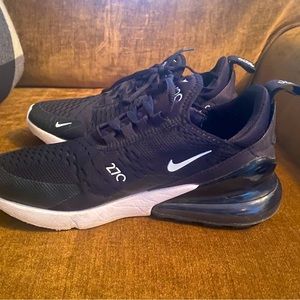 Woman’s Nike 270